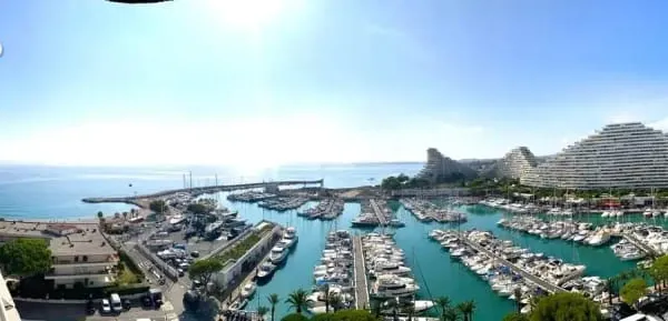Grand garage prive marina baie des anges amiral