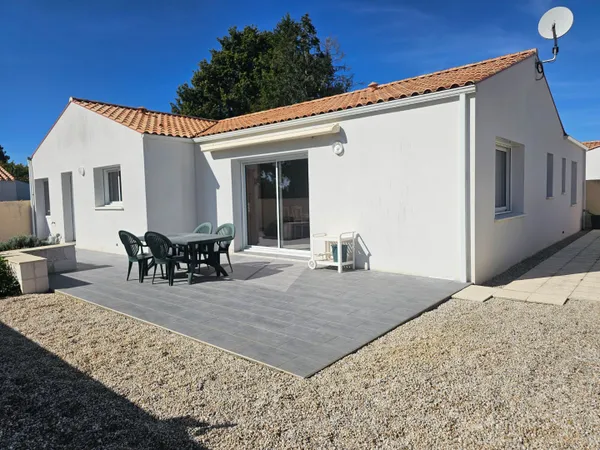Maison 4 pieces de 104 m2 a Challans  au calme, a proximite du