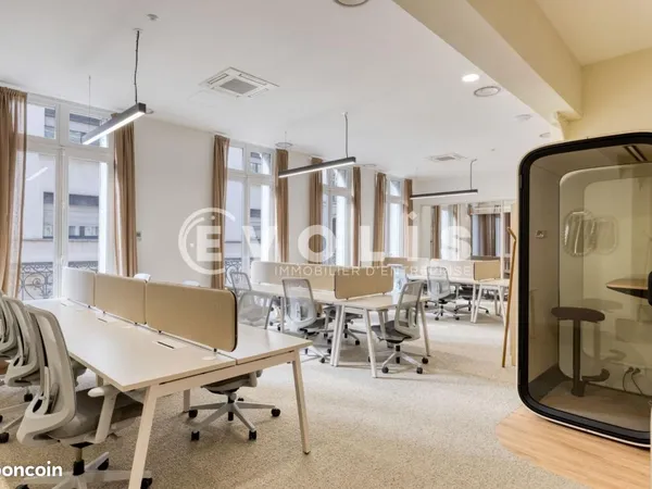 Bureau 267 m²