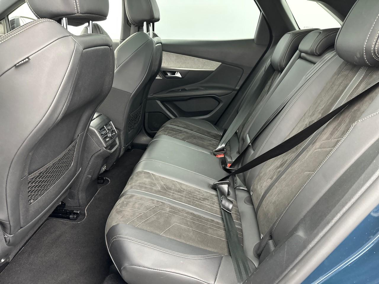 Peugeot 3008 puretech 130ch s&s eat8 gt pack — photo 12