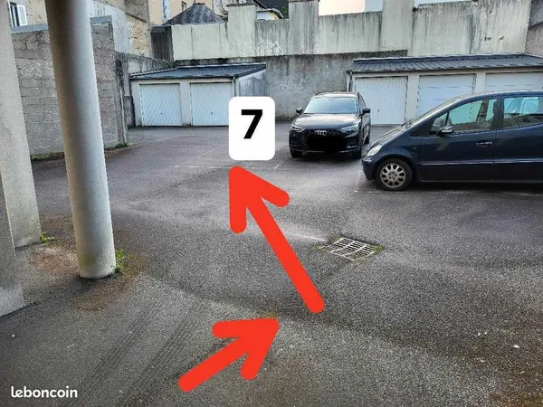 Place de parking aérienne sécurisée - Centre-ville de Quimper À louer, place de parking extérieure