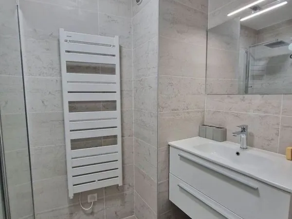 Bel appartement meublé à louer avec balcon