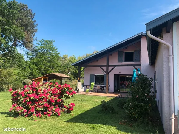 Maison 8 pièces 219 m²