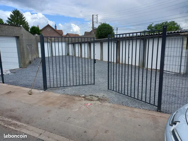 Garage 15 m² sécurisé - Porte Hormann neuve - Sain et sec