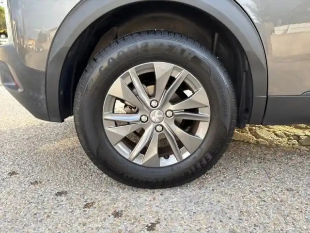 Peugeot 2008 1.2 puretech 130ch s&amp;s allure — photo 14