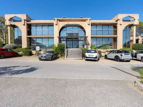 Bureaux 1331 m²