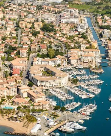 Location meublée, Port, Frejus, plage