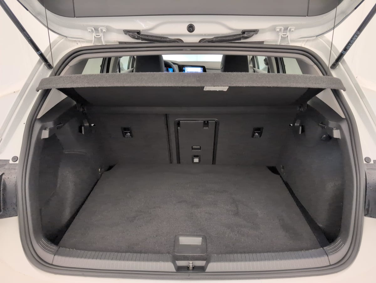 Volkswagen Golf 8 — photo 11