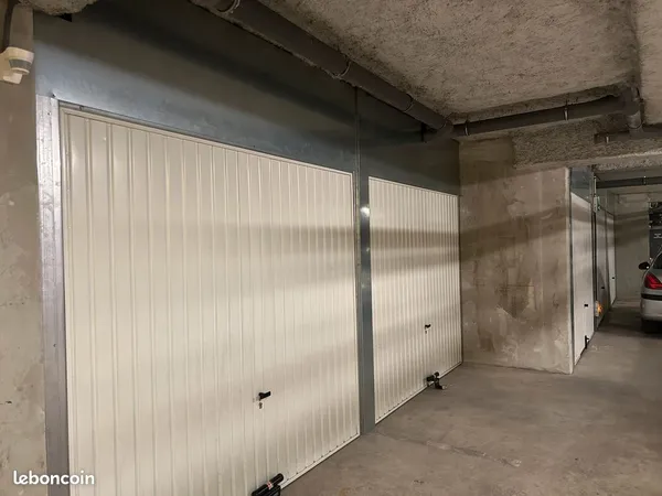 Vend garage doublé fermé