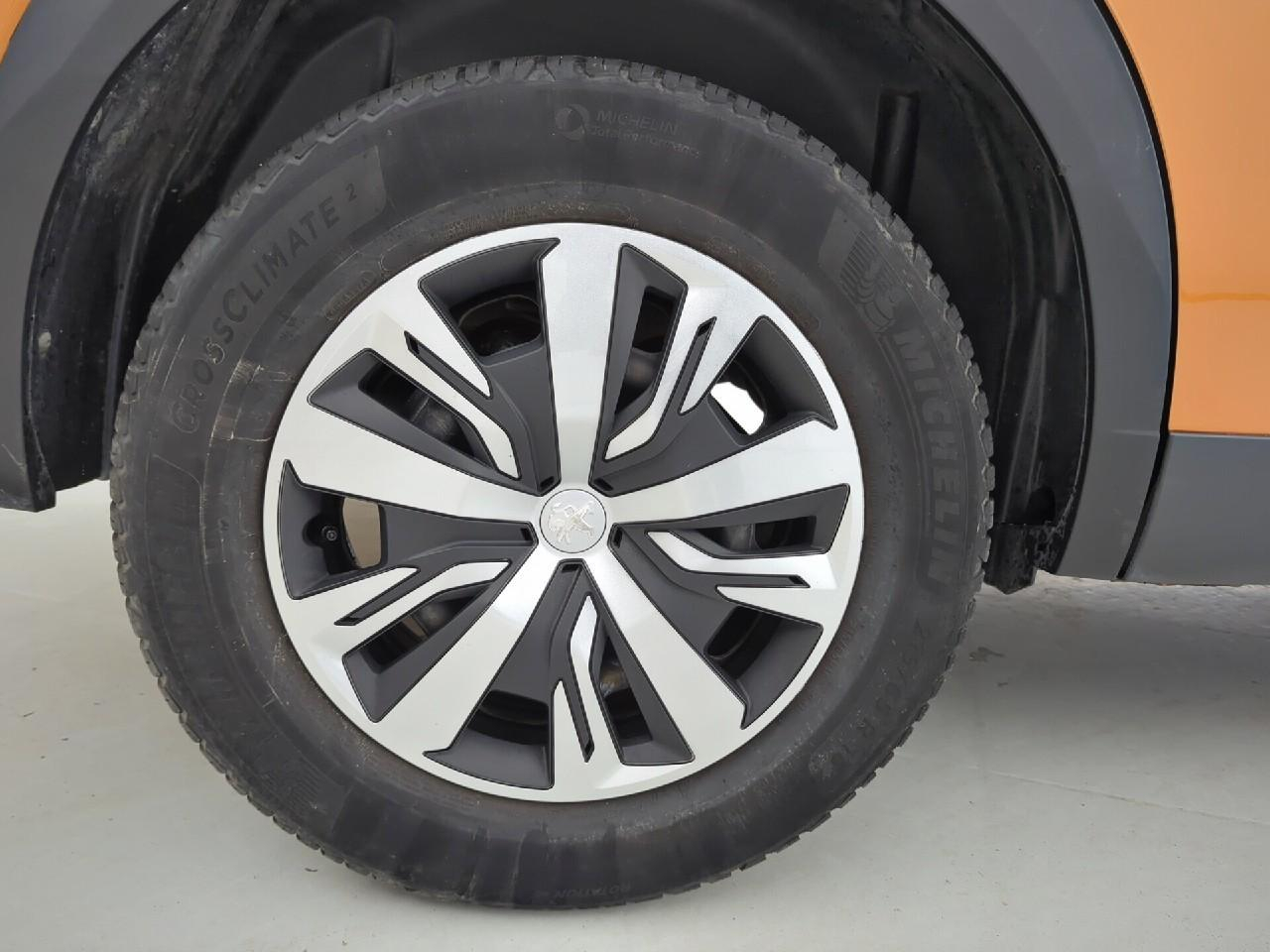 Peugeot 2008 puretech 100 s&s bvm6 active pack — photo 31