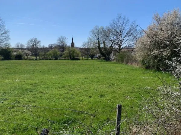 Grand terrain constructible, libre de constructeur