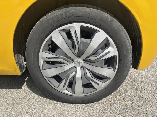Peugeot 208 puretech 75 s&amp;s bvm5 — photo 11