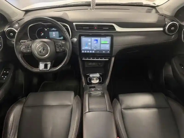 Mg Zs luxury — photo 11