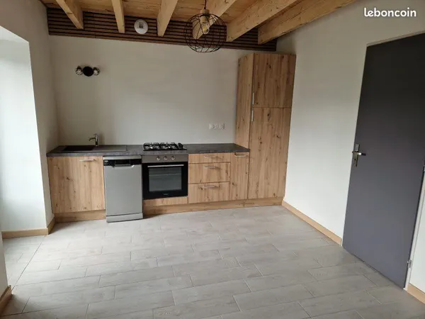 Appartement non meublé 1er étage d'une maison