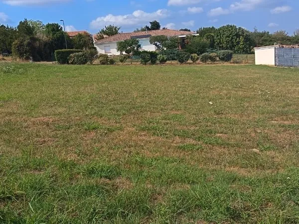 Vend terrain constructible