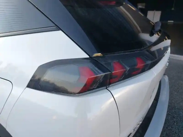 Peugeot 2008 moteur électrique 136 ch — photo 17