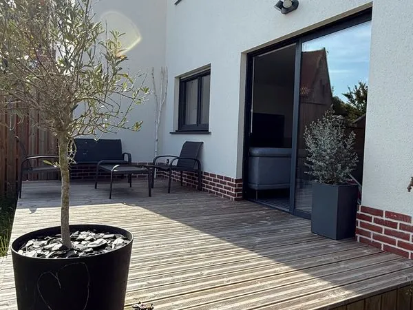 Maison très récente mitoyenne dans un quartier calme à Arques