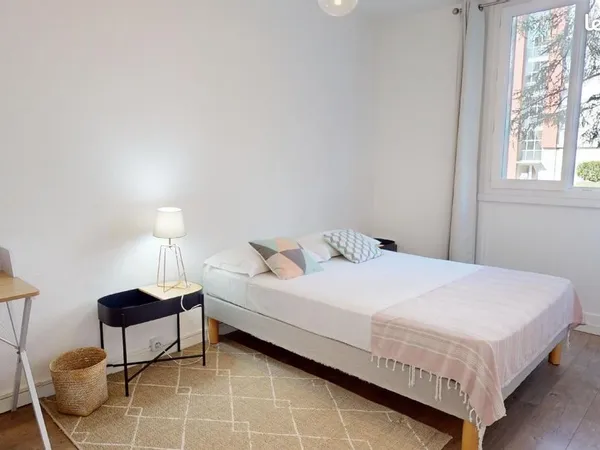 Chambre 4 pièces 66 m²