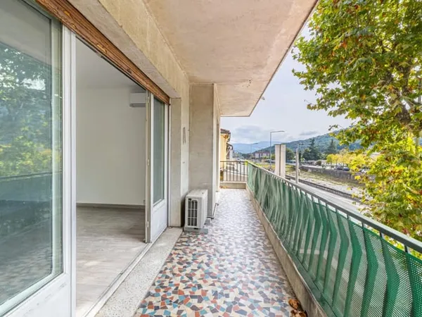 CONTES - 3 pièces 62m2 - doubles balcons - traversant Est Ouest