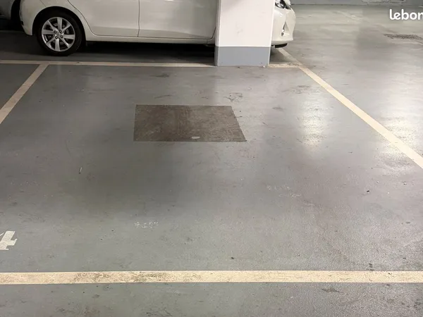 Parking souterrain sécurisé - Saint-Ouen, Puces Disponible dès maintenant