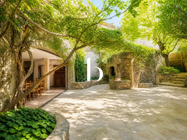Mas provençal 8 pièces 226 m²