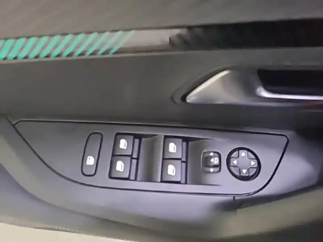 Peugeot 2008 puretech 130 s&amp;s eat8 — photo 36