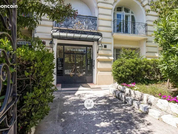 Garage 122 m² Nice