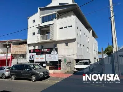 Location Bureaux 117,62 m2 à Saint-Pierre