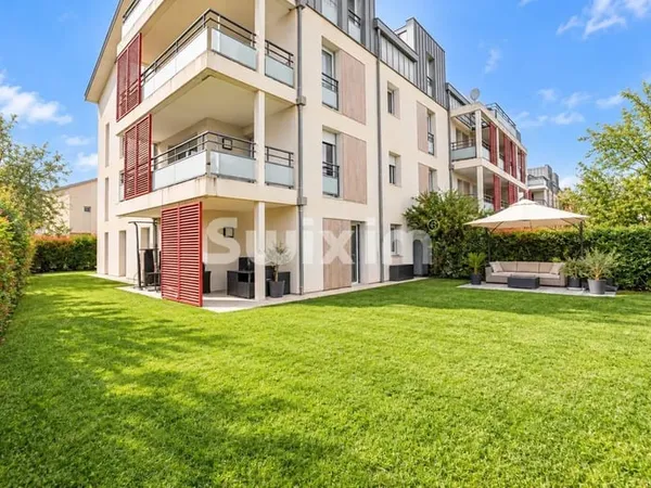 Appartement T4 de 90m2 avec terrasse/jardin de 200m2 avec garage fermé!