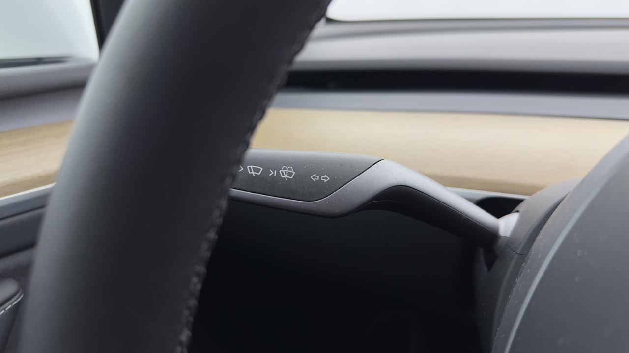 Tesla MODEL Y Long Range RWD — photo 13