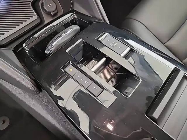 Citroën C4 hybride 145 ch e-dcs6 — photo 14