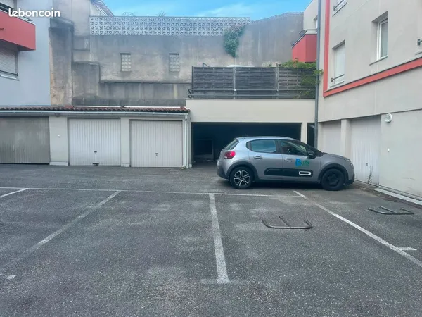 Location Parking - Résidence sécurisée - Capucins - 90/mois