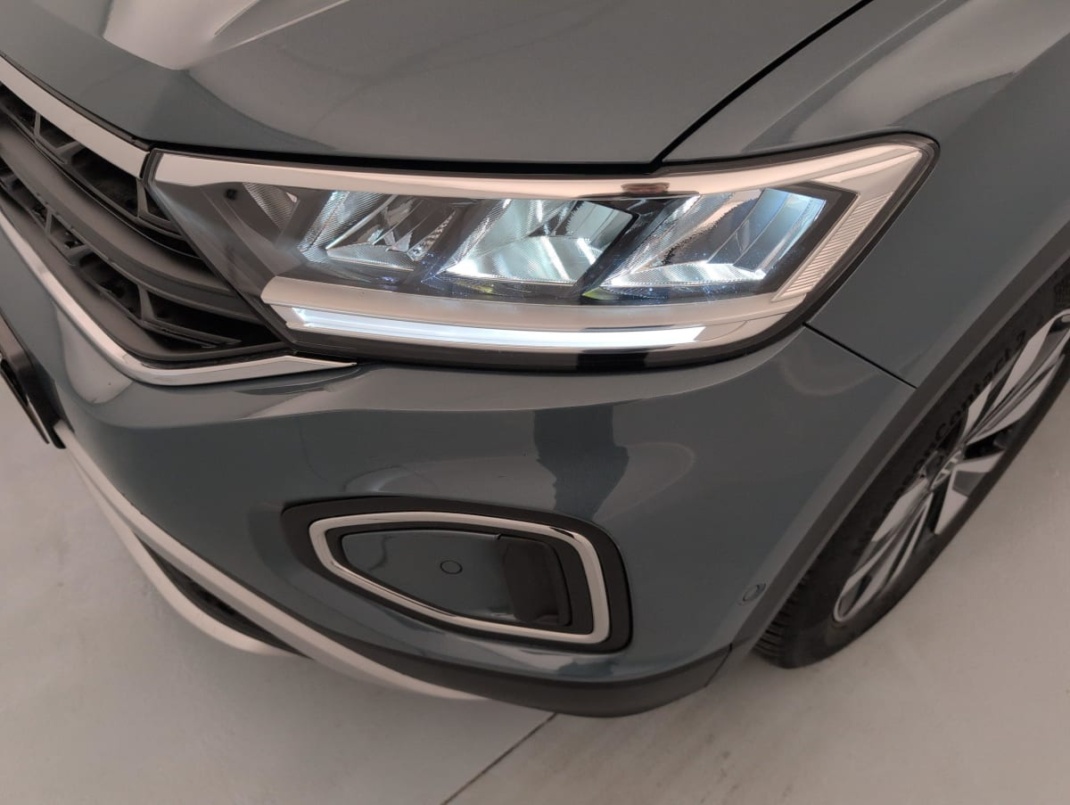Volkswagen T-Roc — photo 22