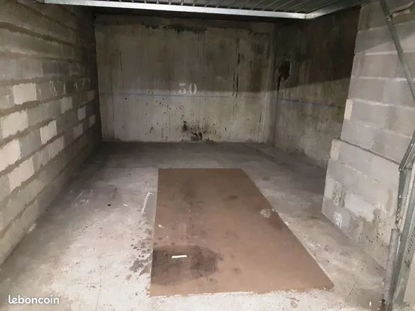 Grand Box fermé en sous sol à Sannois