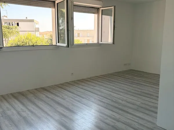 À louer appartement T3 67 m², parking privé + ascenseur, Nîmes Bir Hakeim