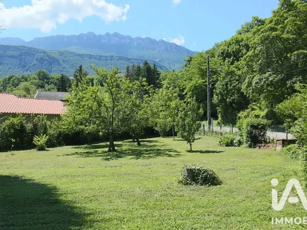 Terrain 606 m²