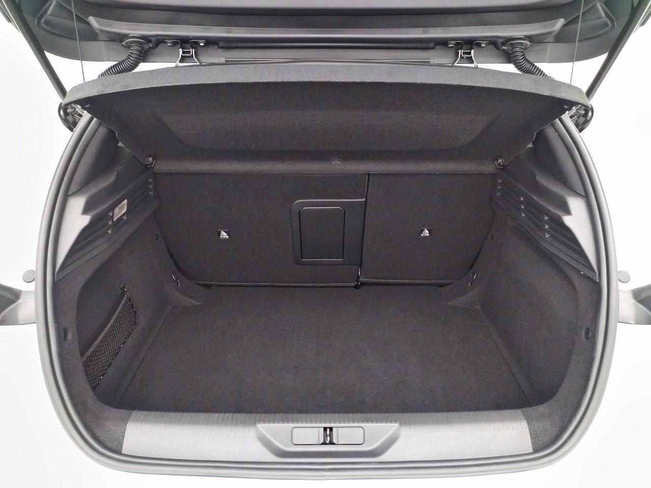 Peugeot 308 hybrid 136 e-dcs6 gt — photo 14