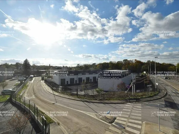 Local d'activité 240 m²