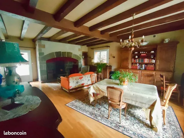 Maison de 9 pièces- 192m2- GIOU DE MAMOU