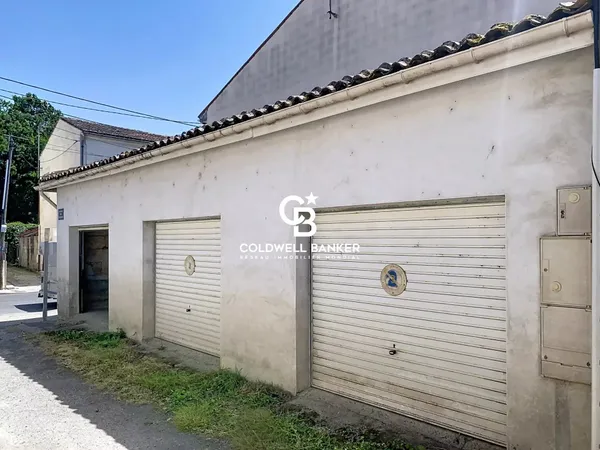 Vente de trois garages au centre de Saintes