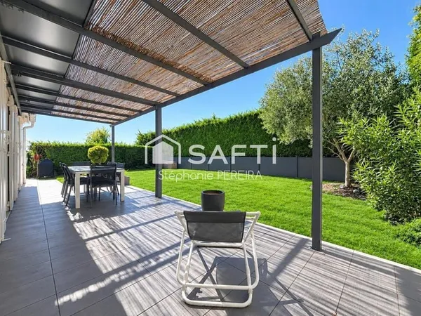 Maison climatisée avec jardin et garage
