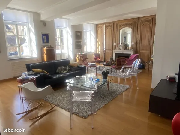 Maison 7 pièces 240 m²
