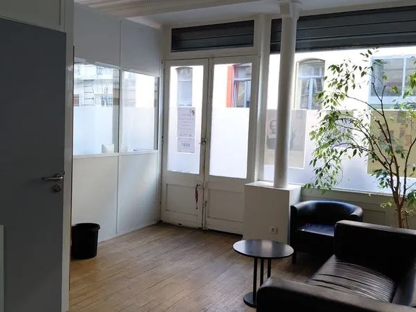 Local 93 m² PARIS