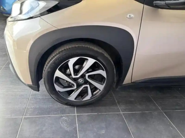 Toyota Aygo x 1.0 vvt-i 72ch design s-cvt — photo 8