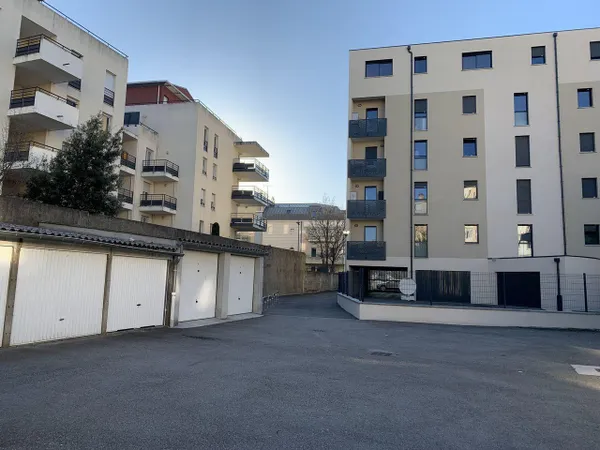 Stationnement Location Valence 65€