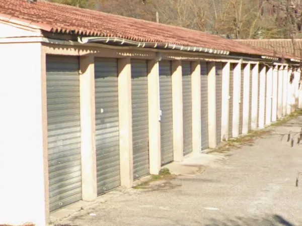 1 BOXE / ATELIER / GARAGE - 27 m² AU TOTAL