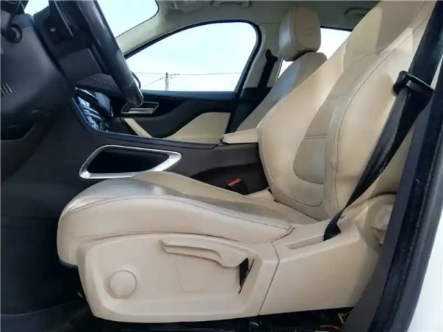 Jaguar F-Pace 2.0 d - 180 ch 2wd bva8 — photo 22