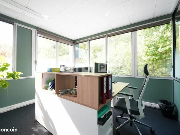 Bureau 74 m²