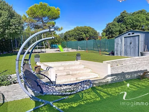 Villa d'architecte en bordure de garrigue