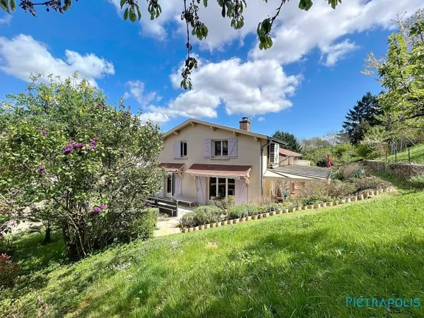 BELLE MAISON A PIERRECLOS 185 m²